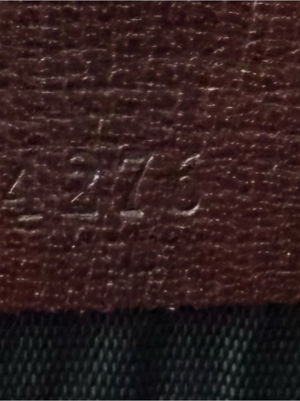 Gucci Beige GG Canvas Zip Wallet with Green and Red Heart Motifs. - Picture 13 of 14